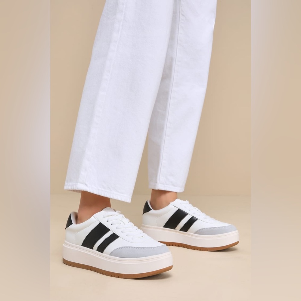 NWT NIB Madden Girl Navida Lace Up Platform Sneaker White Black Size 8